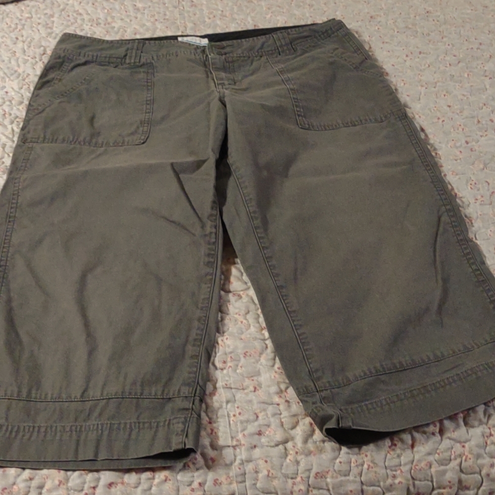 Columbia capris, very good pre-owned condition.